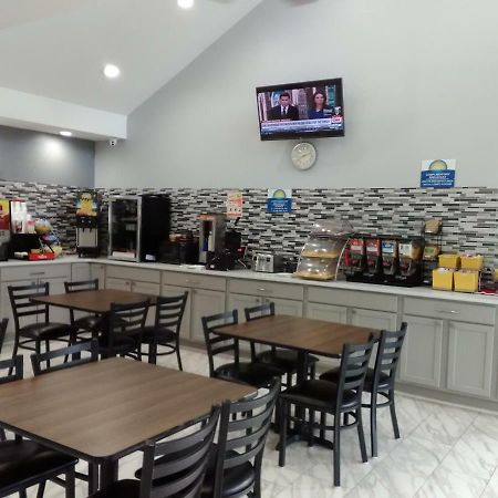 Days Inn By Wyndham Simpsonville Εξωτερικό φωτογραφία