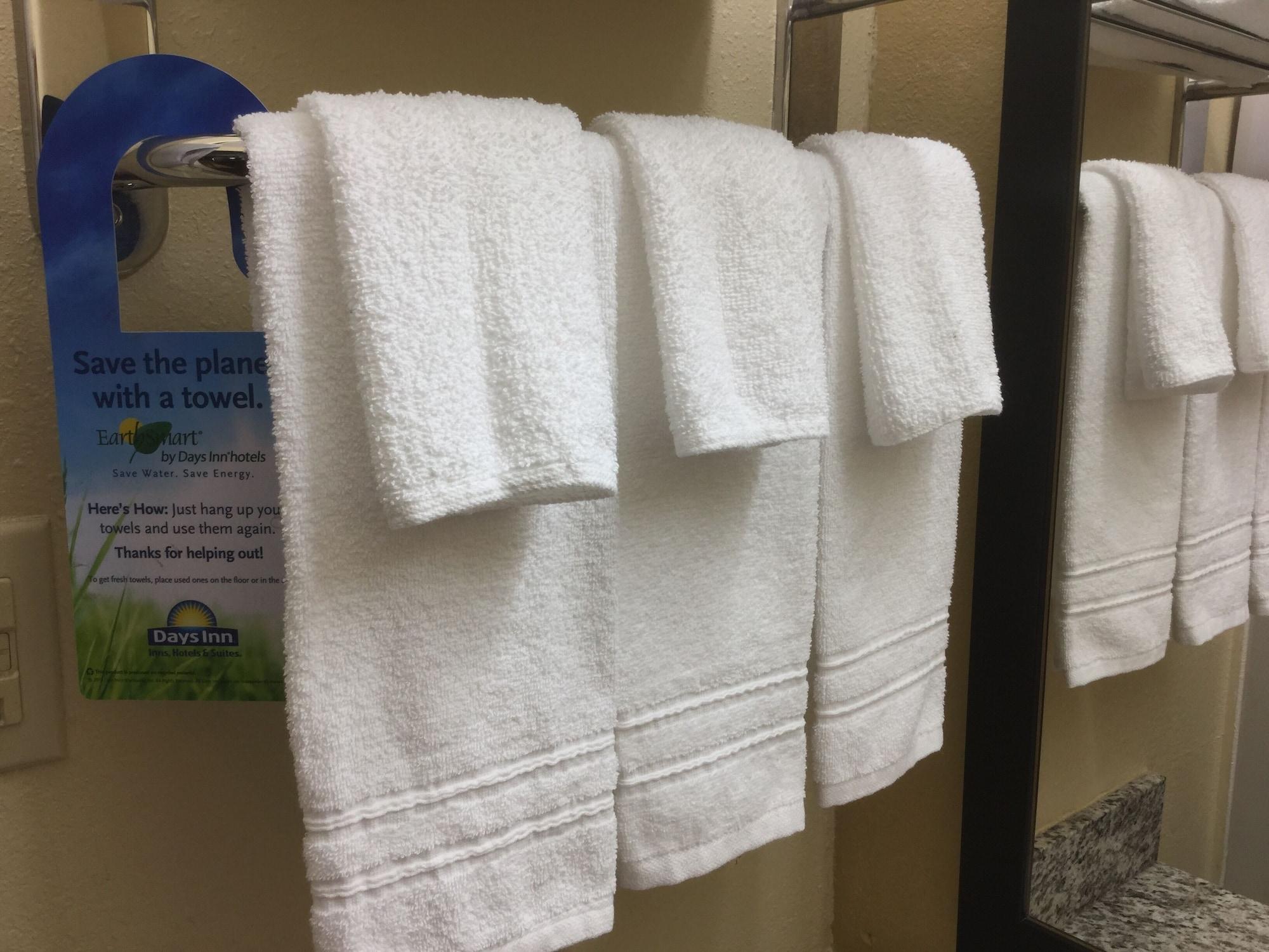 Days Inn By Wyndham Simpsonville Εξωτερικό φωτογραφία