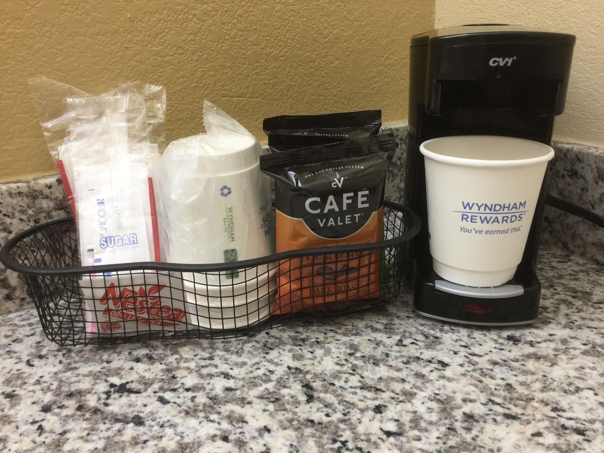 Days Inn By Wyndham Simpsonville Εξωτερικό φωτογραφία