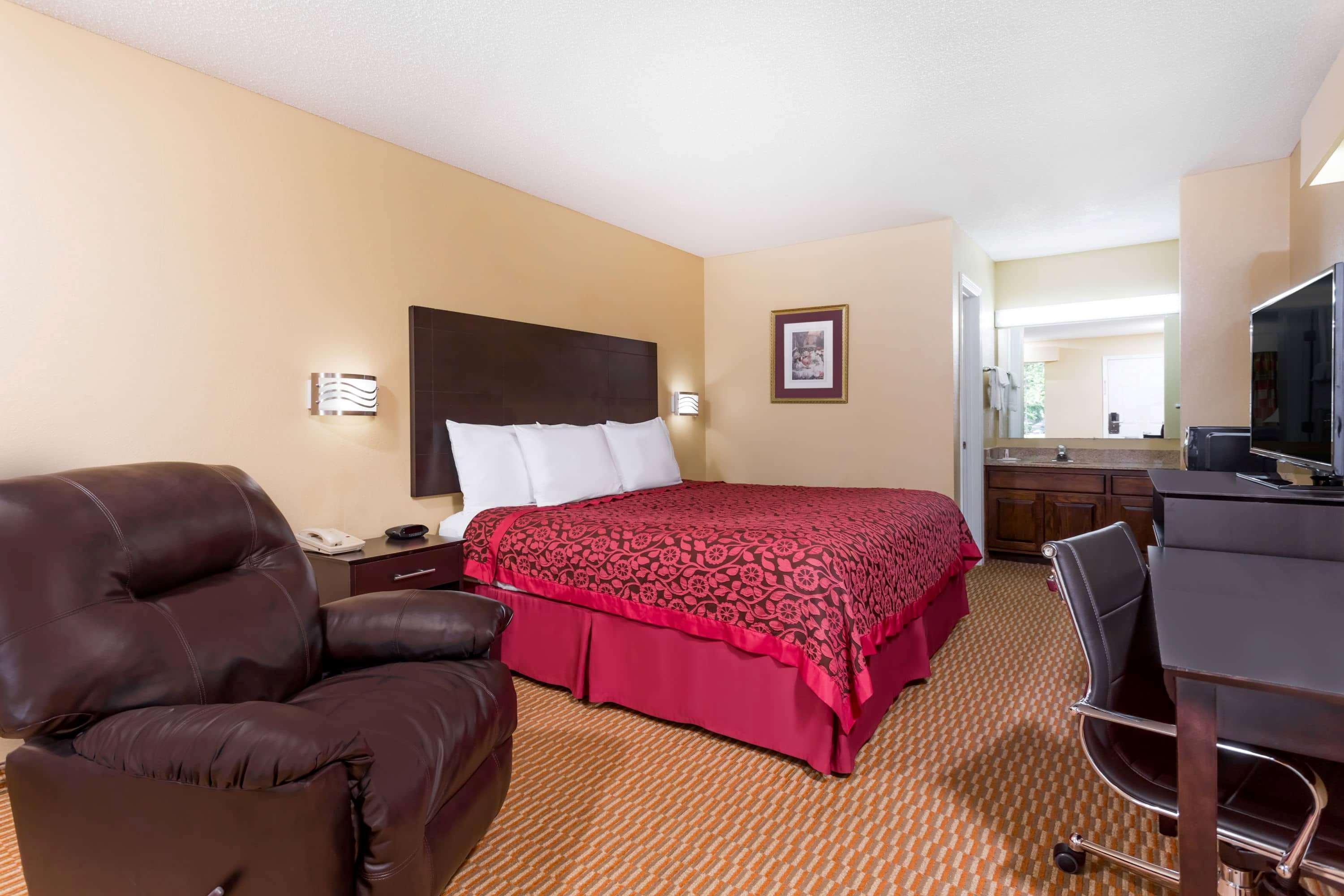 Days Inn By Wyndham Simpsonville Εξωτερικό φωτογραφία