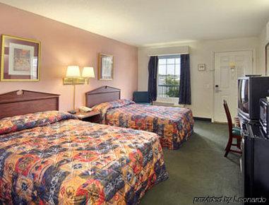 Days Inn By Wyndham Simpsonville Δωμάτιο φωτογραφία